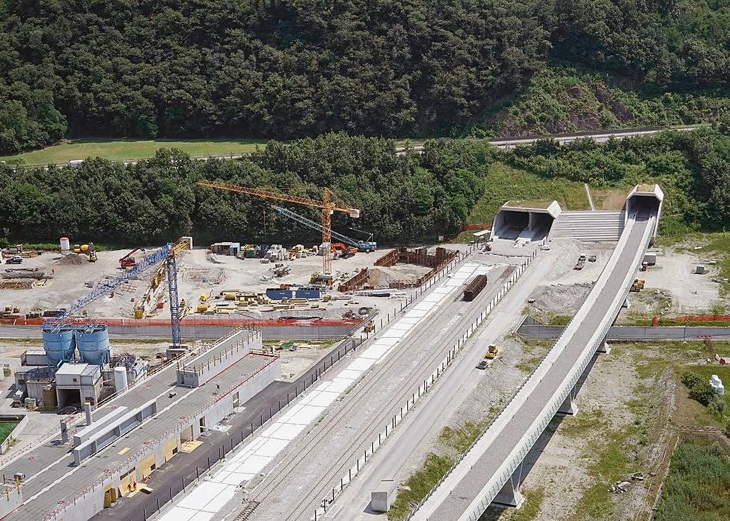 La Suisse achève le premier axe ferroviaire transalpin de base