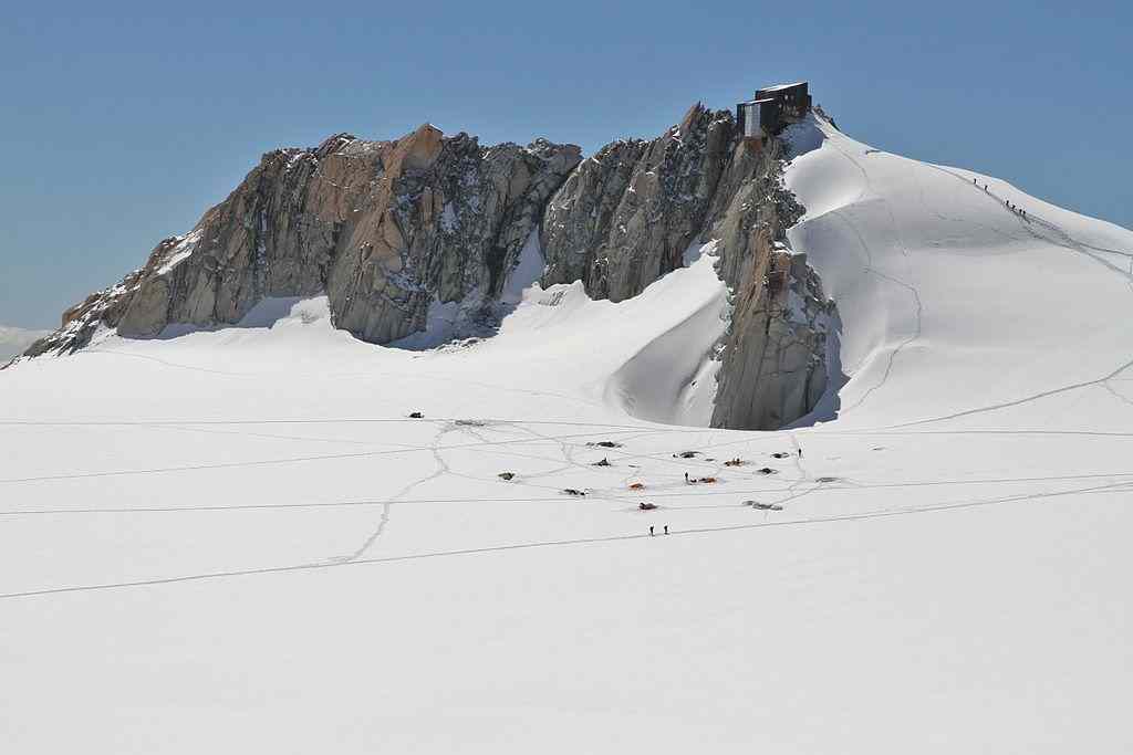 Accès au Refuge des Cosmiques, en juillet 2010, dans d'excellentes conditions (Simo Räsänen)