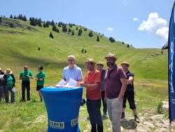 Le président du Conseil départemental de l'Isère et le président de la Fédération des Alpes signent une charte pour le pastoralisme