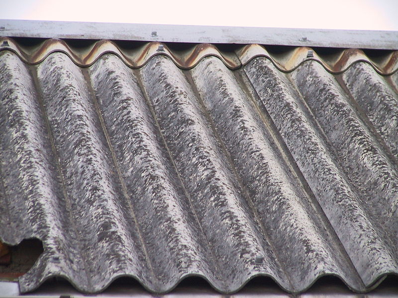Auvergne-Rhône-Alpes : des aides pour substituer le photovoltaïque aux toits amiantés