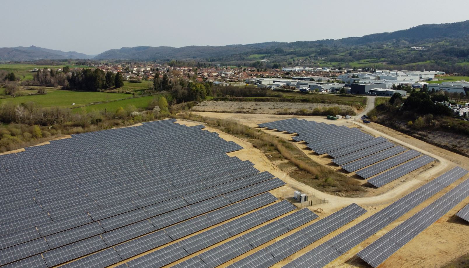 Nouvelle centrale solaire pour Haut-Bugey Agglomération et VSB énergies nouvelles à Izernore