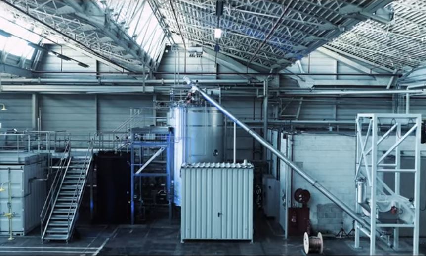 Recyclage des plastiques PET : la Banque Européenne d’Investissement soutient fortement Carbios