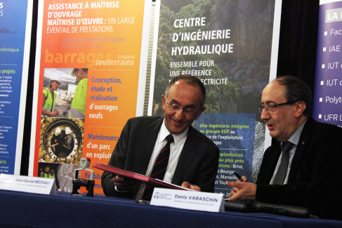Denis Varaschin et Jean-David Méchali signent une nouvelle convention entre le CIH et l'USMB ( photo USMB)