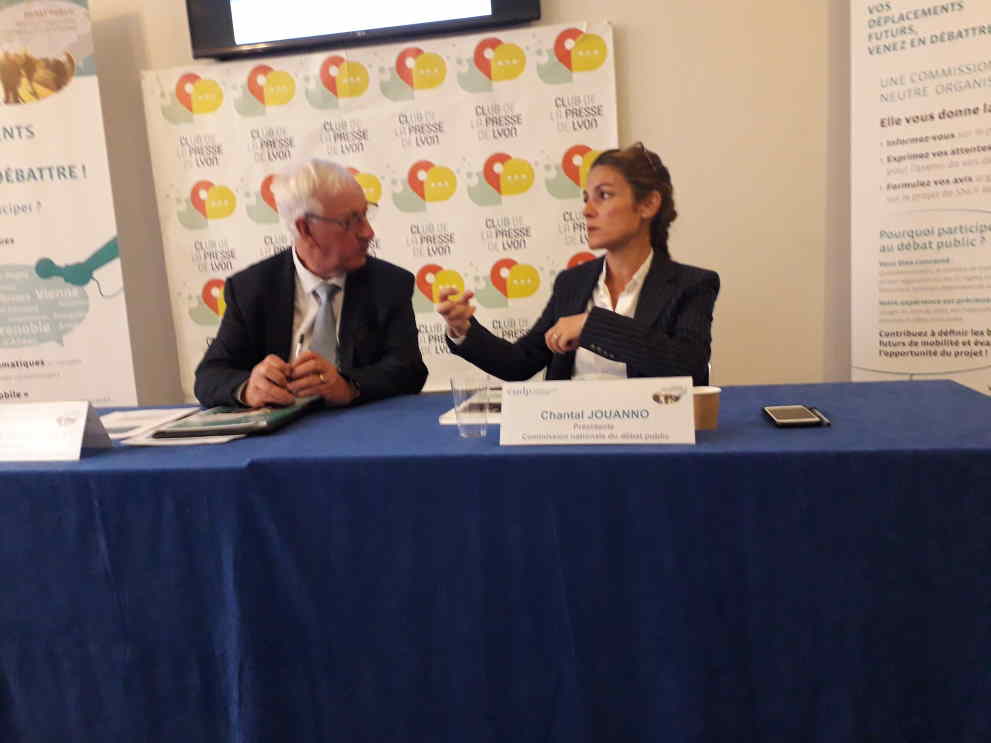 Jean-Claude uysschaert, président de la Commission du débat particulier et Chantal Jouanno, présidente de la Commission Nationale ( Enviscope)