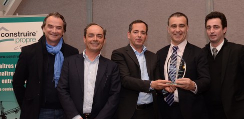 LA remise du trophée Construire propre aux entreprise du projet Terralta à la Part Dieu ( photo BTP Rhone) 
