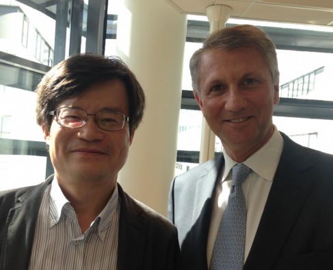 Le prix Nobel de physique, Hiroshi Amano-et-Giorgio-Anania