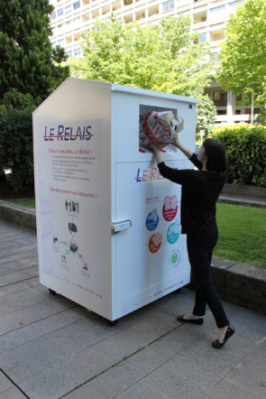 Pour notre projet d'isolation nous avons besoin de 700 m2 d'isolant, cela correspond à la collecte de nos 5 containers pendant 20 jours. Nous allons poursuivre cette opération auprès de nos locataires pendant 6 mois. A raison de 30kg par jour et par containers, cela représentera environ 27 tonnes de textiles. En moyenne 25% des textiles collectés sont recyclés, cela permettra à la société Métisse (réseau Le relais) de réaliser plus de 6700 kg d'isolant.
