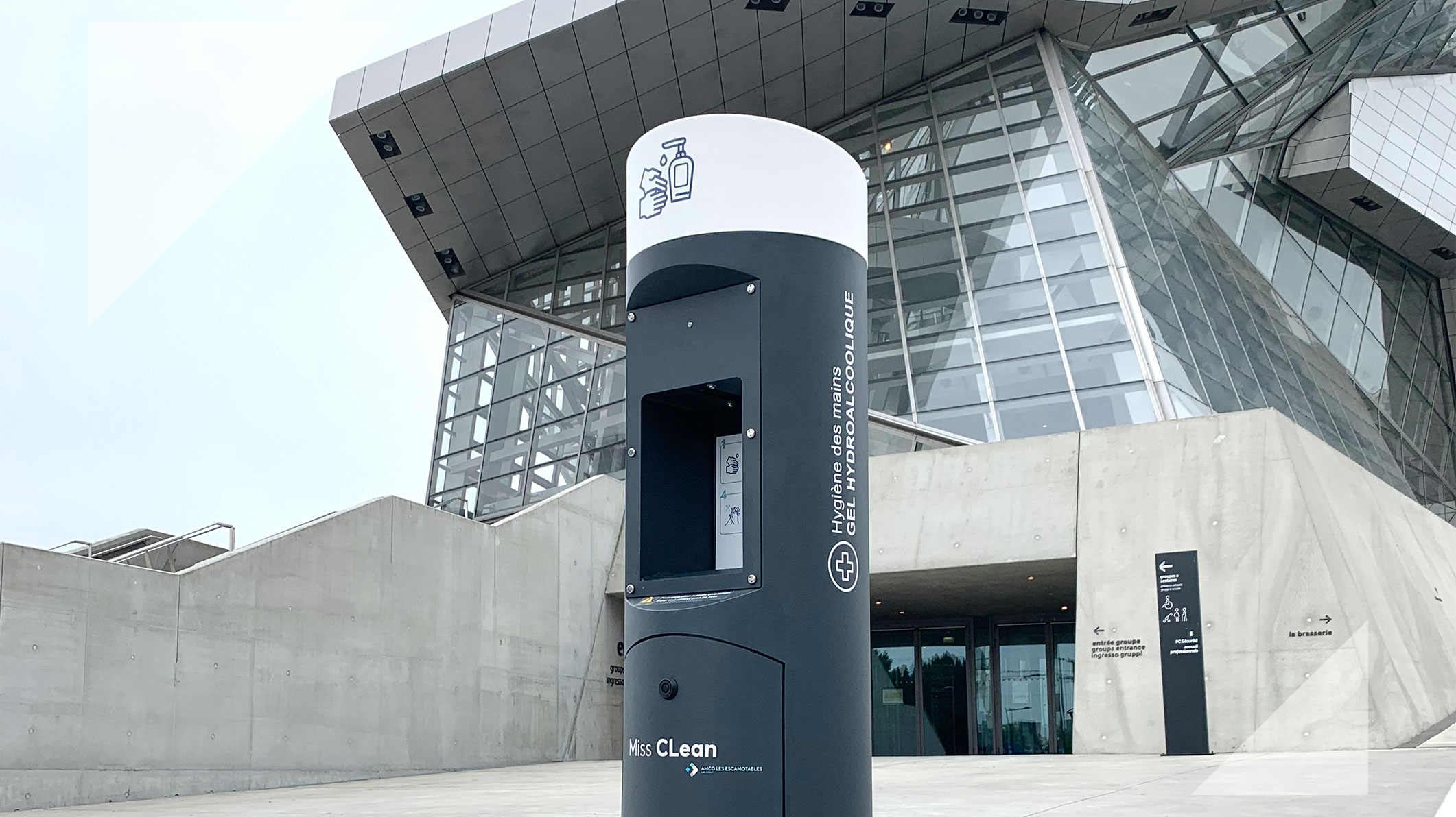Des distributeurs urbains de gel hydroalcoolique à Lyon