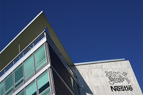 Nestlé s’engage à introduire du plastique recyclé dans ses emballages de produits alimentaires.