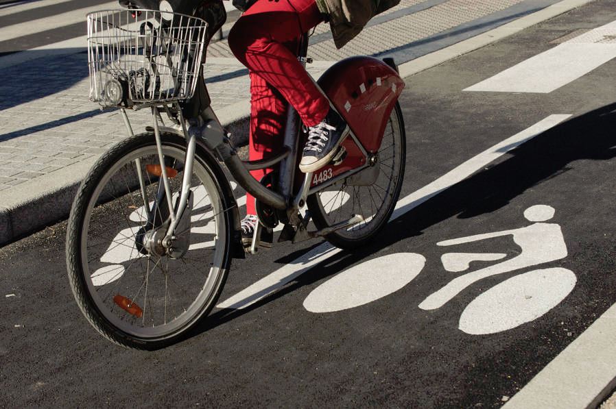 Enrobé recyclé et biosourcé pour une piste cyclable Décines-Meyzieu
