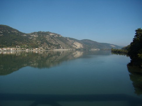 Le débit du Rhône , ici à La Voulte, en Ardèche, baissera sensiblement en été ( Enviscope.com)