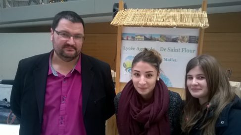 Le proviseur du lycée agricole de Saint Flour et deux lycéennes