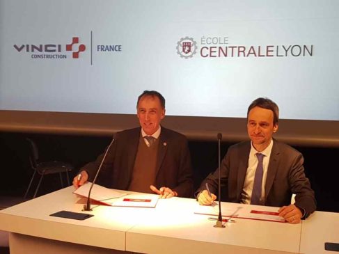  Frank Debouck, directeur de Centrale Lyon et Etienne Malecot, directeur délégué de Vinci Construction France ( photo Centrale Lyon)