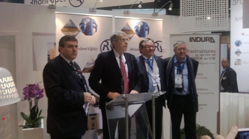 Jean Louis Gagnaire, vice-président développement économique, entreprise, innovation de Rhône-Alpes, Jean-Jack Queyranne, Pierre Rampa, président du Cluser INDURA et Alain Chabrolle, vice président Environnement Santé de Rhône-Alpes ( Enviscope.com)