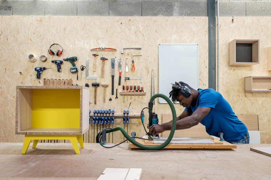 L’Atelier Emmaüs conçoit des meubles design issus de mobilier usager