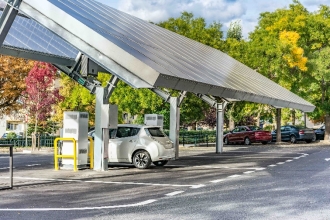 La filière solaire photovoltaïque d’Auvergne-Rhône-Alpes appelle à la ré-industrialisation écologique