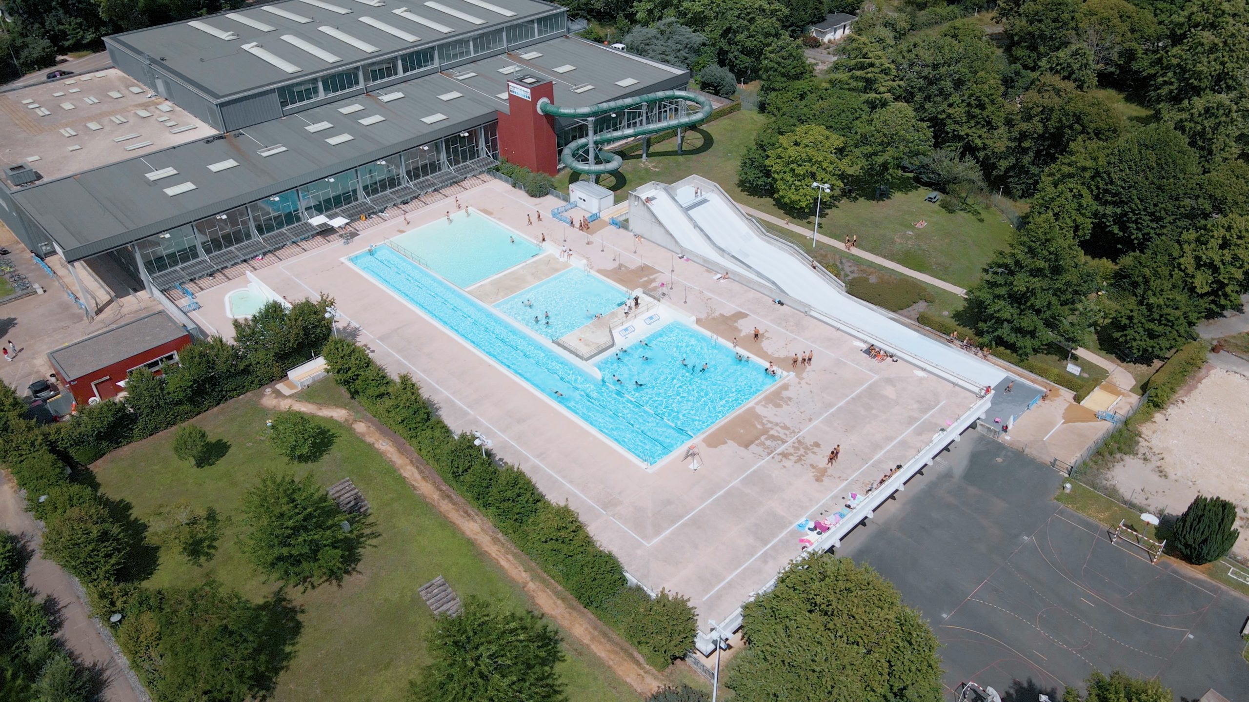 Le centre aquatique de Bourg-en-Bresse réduit ses consommations d’eau et d’énergie grâce à ses eaux grises