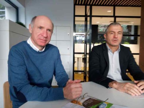 Jacques Le Gouis, directeur de recherche au CNRS et Bernard Béja, directeur du pole de compétitivité Céréales Vallée: les ressources génétiques du blé permettent de trouver les moyens de sélectionner des variétés résistances aux stress du changement climatique.