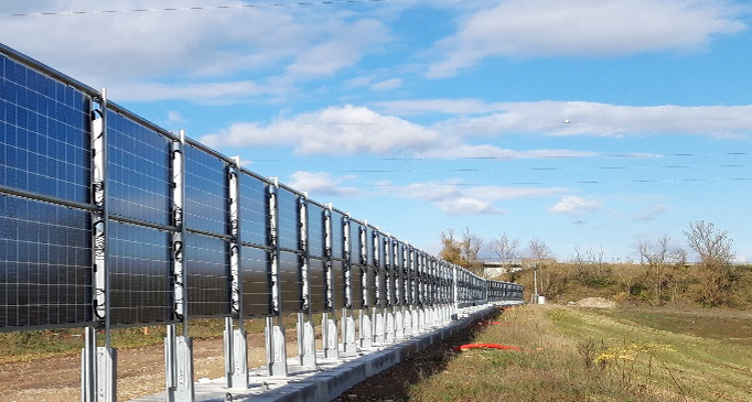 CNR expérimente son premier démonstrateur photovoltaïque à panneaux bifaciaux verticaux