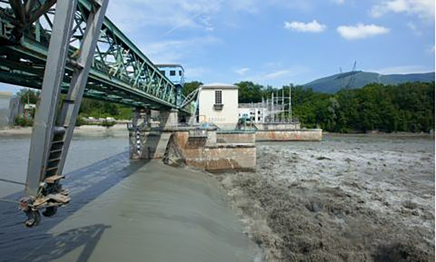 Chasse des sédiments du Rhône : l’eau potable protégée à Lyon