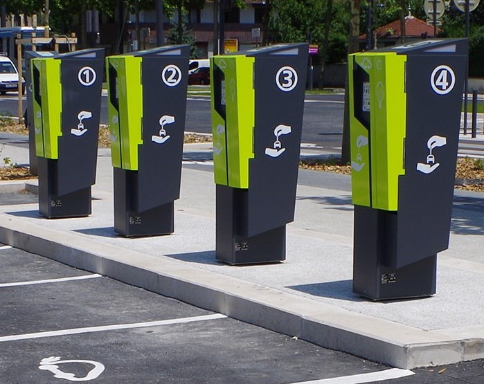 Izivia équipe Vénissieux en bornes de recharge pour véhicules électriques