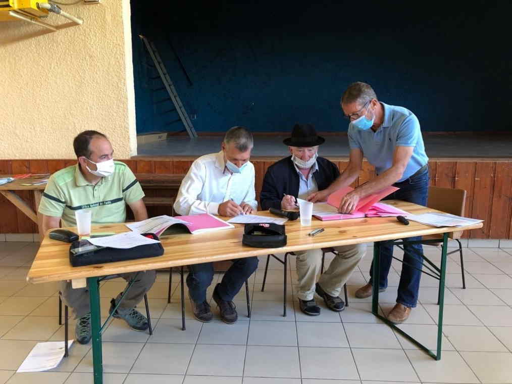 Signature de la convention entre RTE, la Communes des Mollettes, l'Office National des Forêts et le Conservatoire des Espaces Naturels de Savoie ( photo DR)